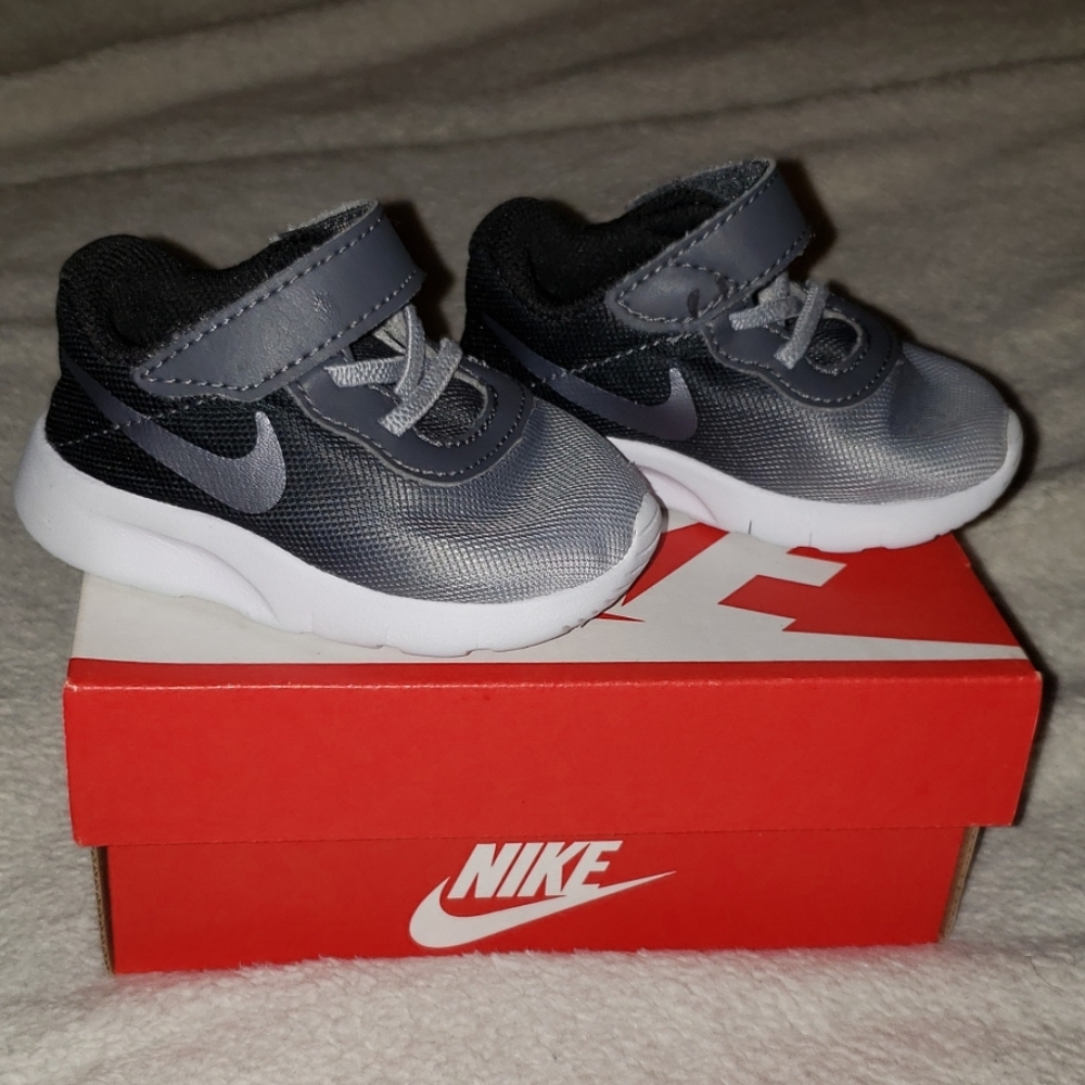 Nike Baby or Toddler Tanjun Print Shoes size 3C